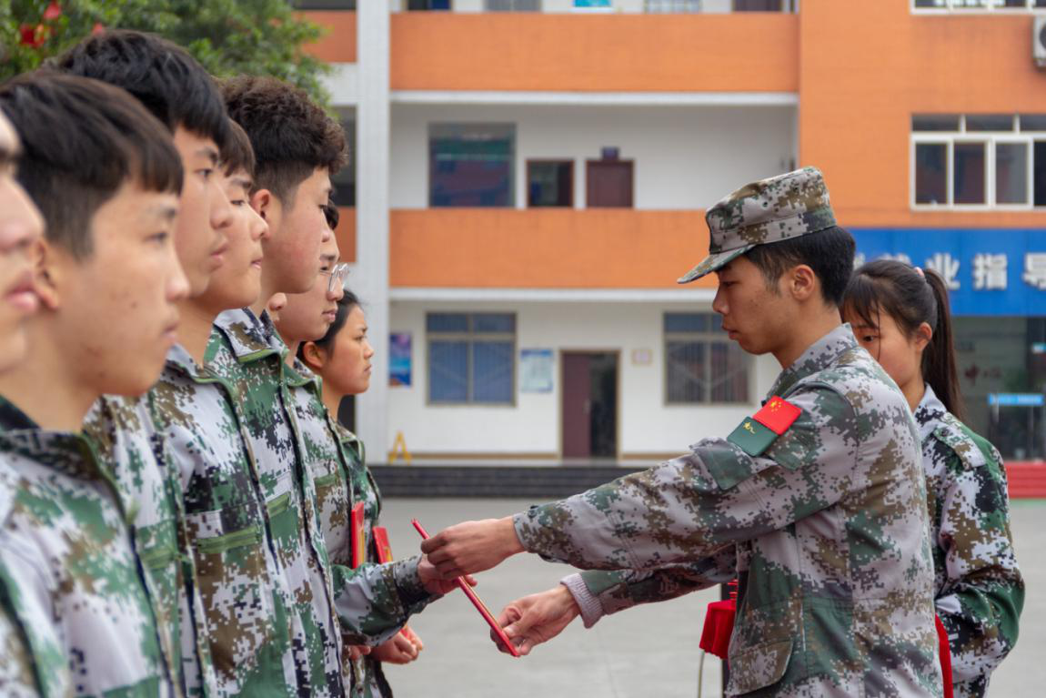 新華“三教三訓”之軍訓|揮灑汗水書寫迷彩青春！