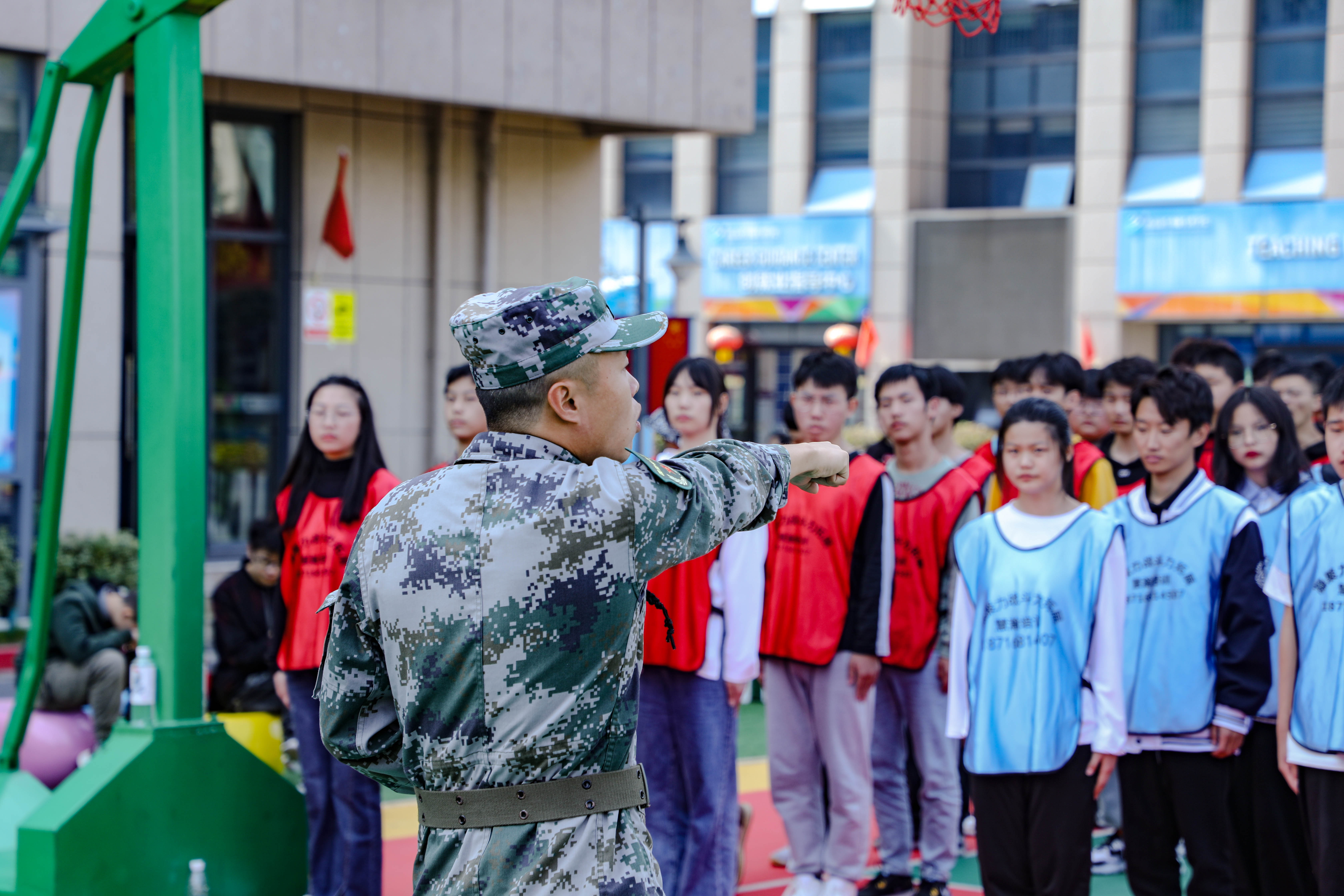 南京新華2021年度素質養(yǎng)成月暨職業(yè)素質拓展訓練啟動儀式隆重舉行