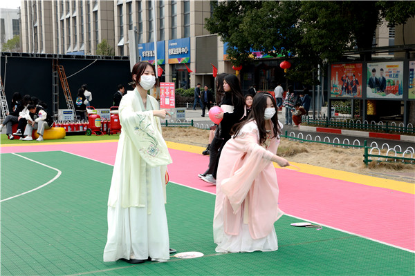 “三八”國際婦女節(jié)來臨，南京新華向所有女性致以節(jié)日最美好的祝福！